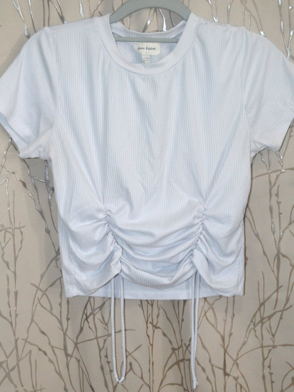 Free Kisses White Ribbed Drawstring Top – Talla L